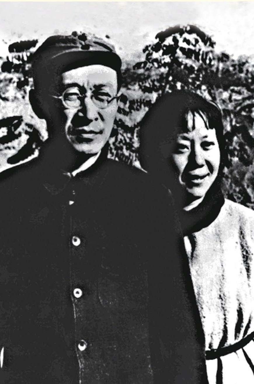 1938年夏，王稼祥同志從莫斯科回國，帶回了共產(chǎn)國際的重要指示，途經(jīng)蘭州居住在辦事處。這是他和夫人朱仲麗的合影。